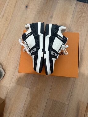 Louis Vuitton Black and White Monogram Low-Top Sneakers size 9